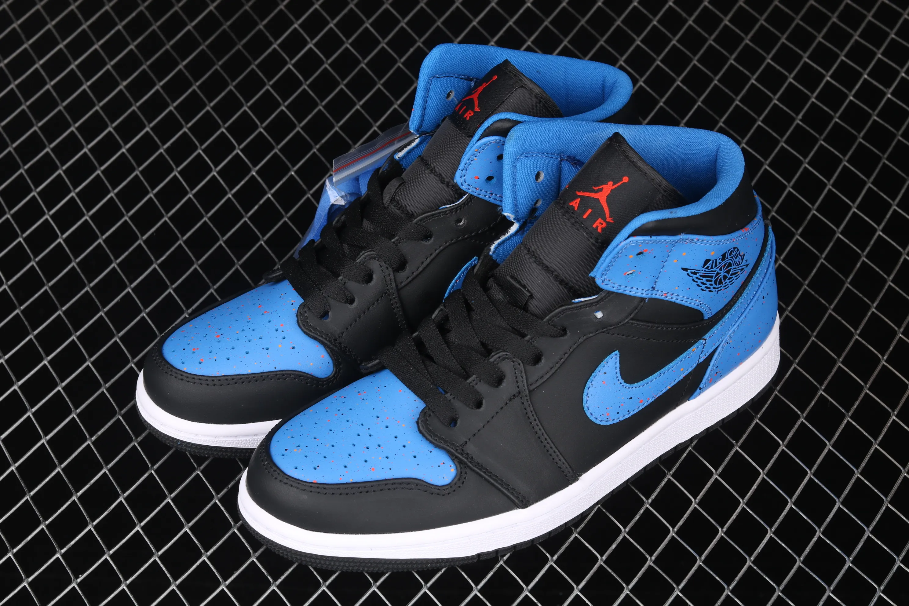 All categories Air Jordan Jordan series basketball shoes Air Jordan 1 Mid Air Jordan 1 Mid AJ1 Joe 1 inkjet black and blue Zhongbang basketball shoes 554724-048